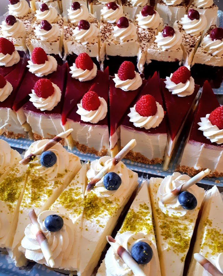 Kuchenbuffet von Hutti’s Gupfwaldheuriger