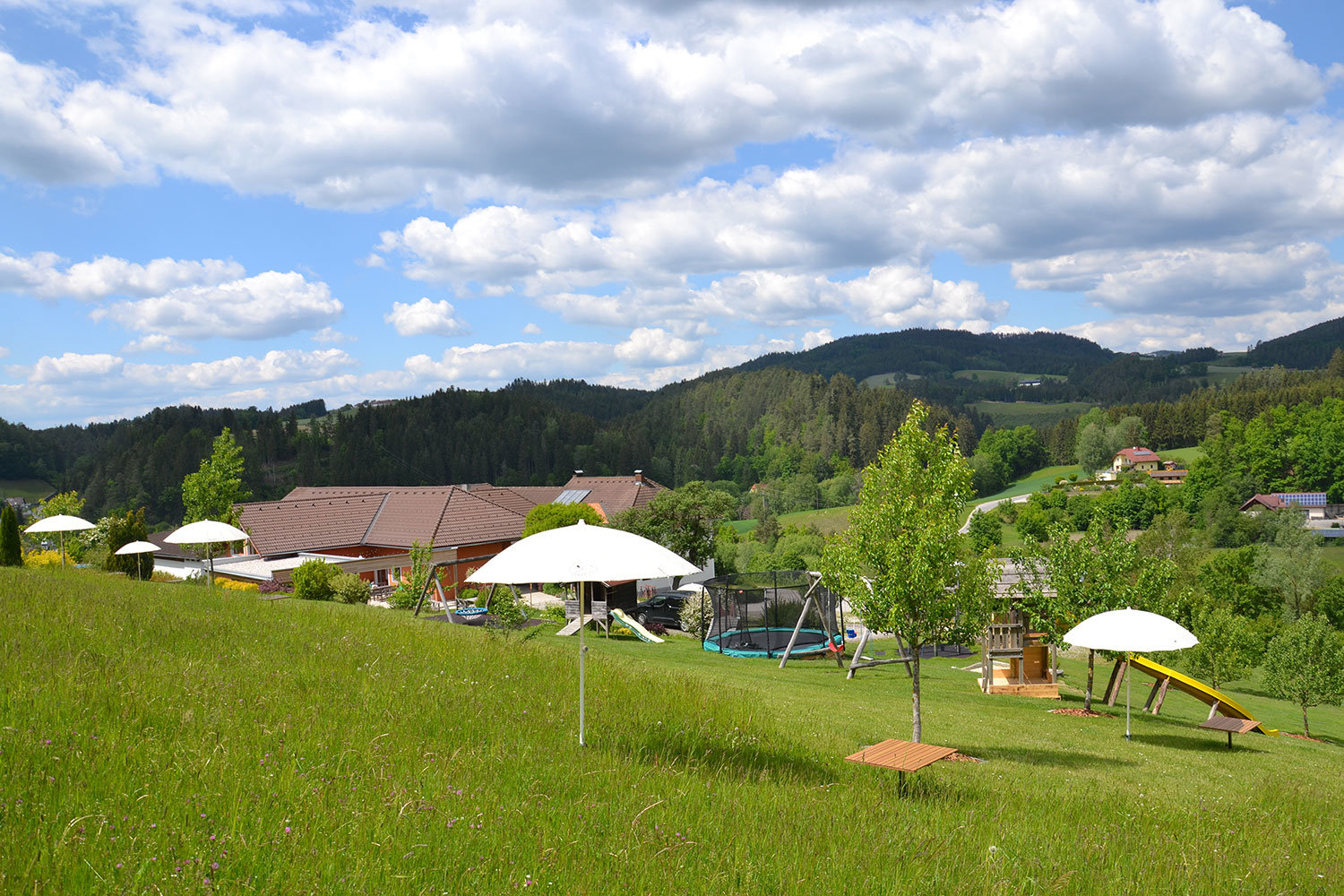 Picknickinseln von Hutti’s Gupfwaldheuriger